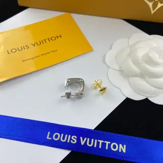 Louis Vuitton Studded C-Shaped Hoop এবং Logo Stud ইয়ারিংস
