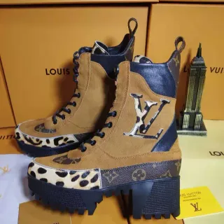 Louis Vuitton टैन और नेवी लियोपर्ड-प्रिंट प्लेटफॉर्म एंक्ल बुटीज