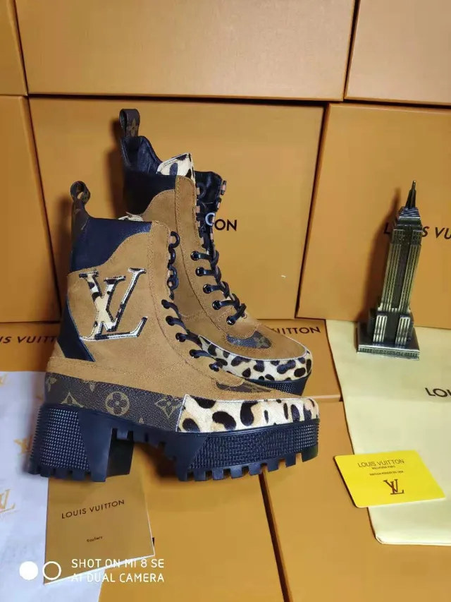 Louis Vuitton टैन और नेवी लियोपर्ड-प्रिंट प्लेटफॉर्म एंक्ल बुटीज 2