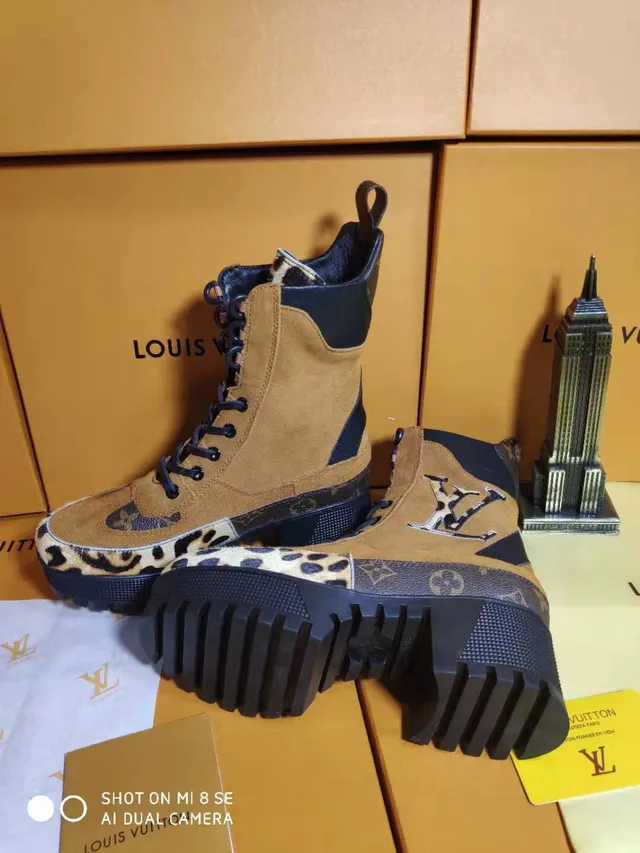 Louis Vuitton टैन और नेवी लियोपर्ड-प्रिंट प्लेटफॉर्म एंक्ल बुटीज 3