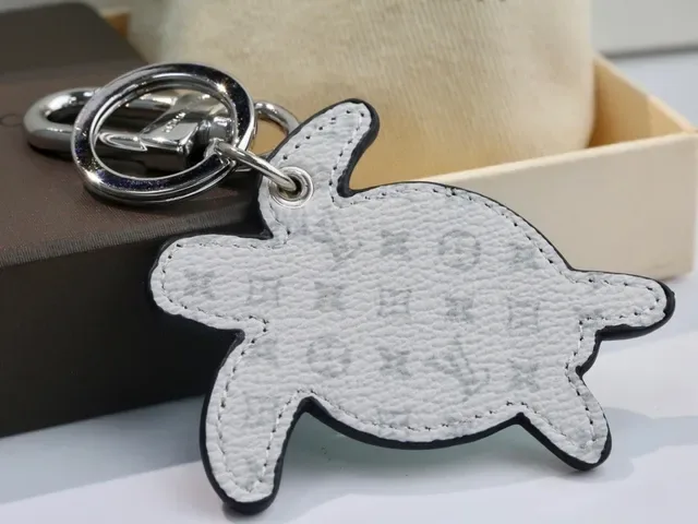 लुइस विट्टोन Turtle नीला काला रबराइज्ड हैंडबैग 7