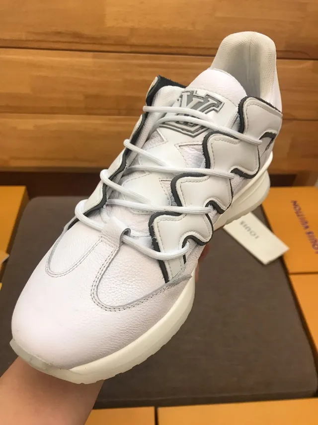 Louis Vuitton Chaussures Chunky en Cuir Blanc et Noir avec Superpositions en Forme d'Onde 3