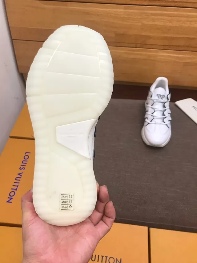 Louis Vuitton Chaussures Chunky en Cuir Blanc et Noir avec Superpositions en Forme d'Onde 4
