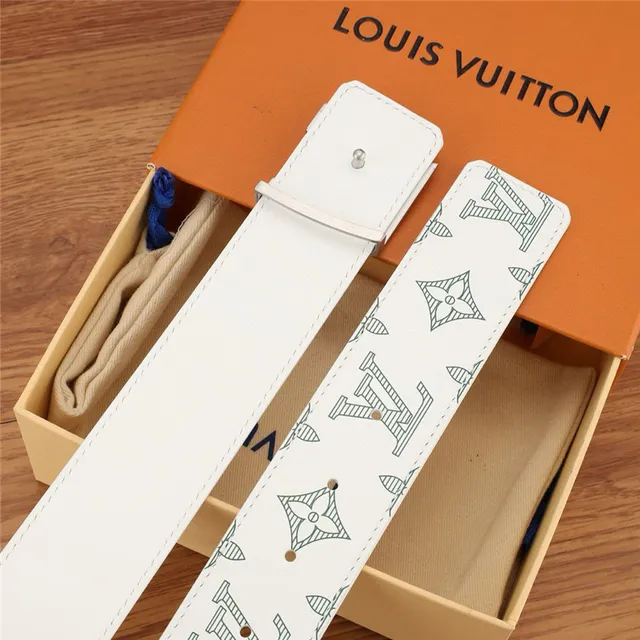 Louis Vuitton cinturón de cuero blanco gris con impresión de monograma, hebilla de bloqueo de giro en tono plateado 3