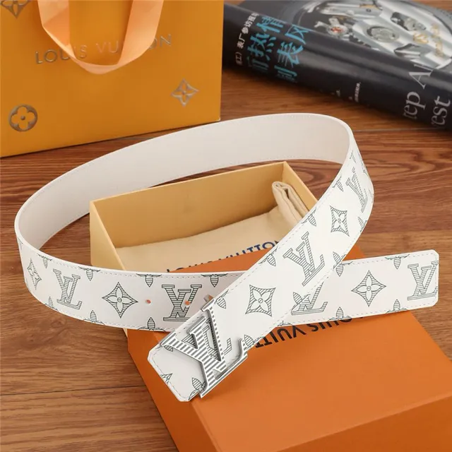Louis Vuitton cinturón de cuero blanco gris con impresión de monograma, hebilla de bloqueo de giro en tono plateado 5