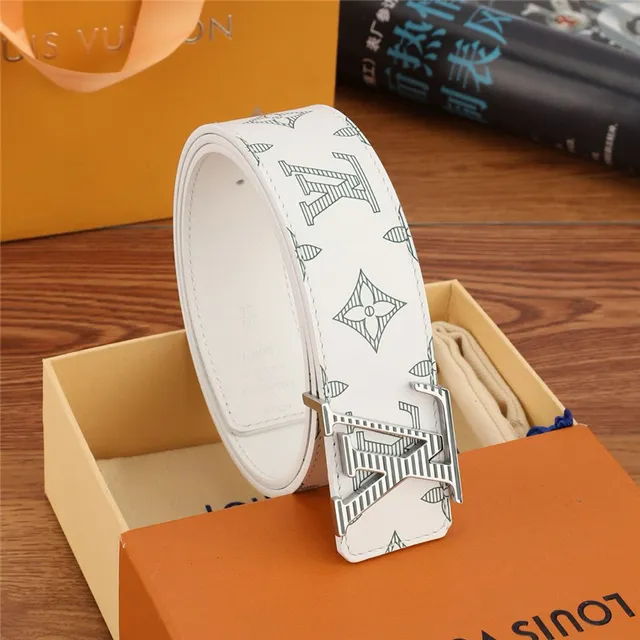 Louis Vuitton cinturón de cuero blanco gris con impresión de monograma, hebilla de bloqueo de giro en tono plateado 6