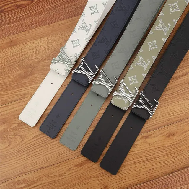 Louis Vuitton cinturón de cuero blanco gris con impresión de monograma, hebilla de bloqueo de giro en tono plateado 9