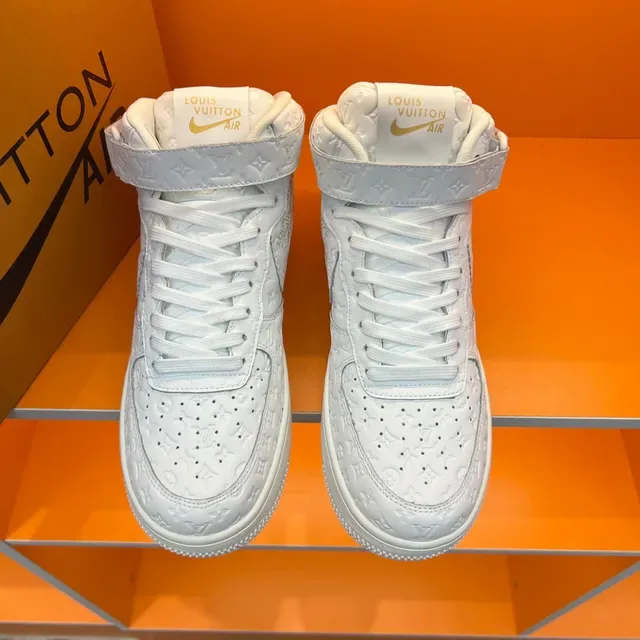Louis Vuitton Sneakers en Cuir Blanc avec Monogramme Embossé High Top 2