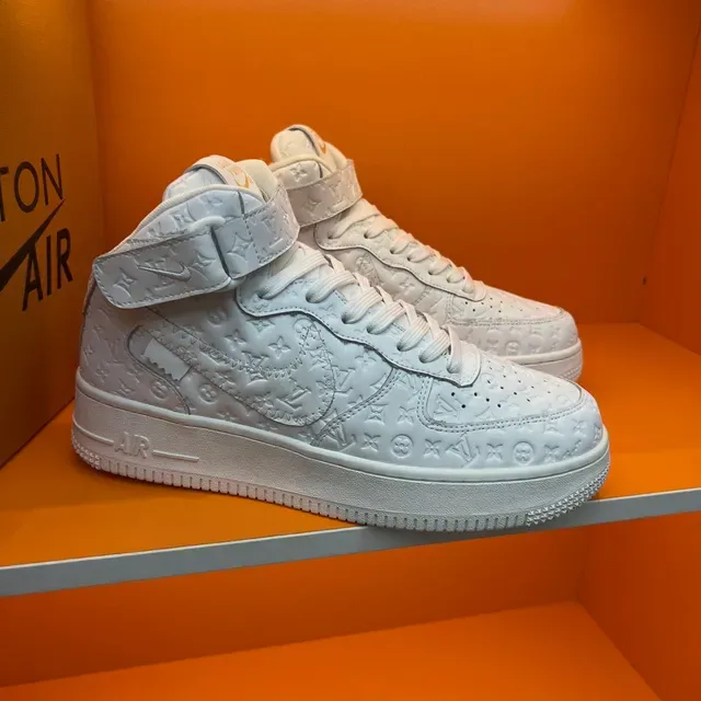 Louis Vuitton Sneakers en Cuir Blanc avec Monogramme Embossé High Top 8