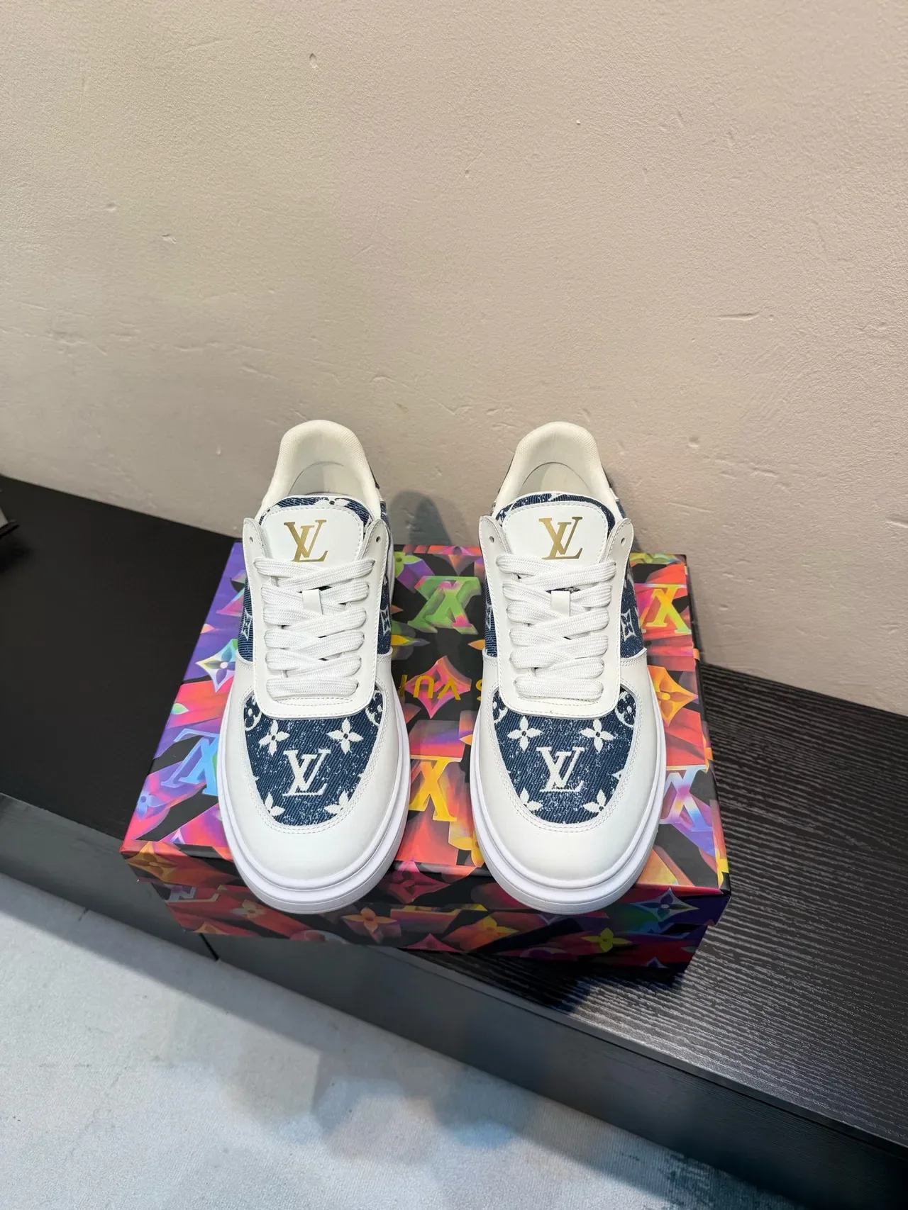 Louis Vuitton Tênis Lifestyle Branco Marinho Low-Top de Couro e Denim Panelados 2