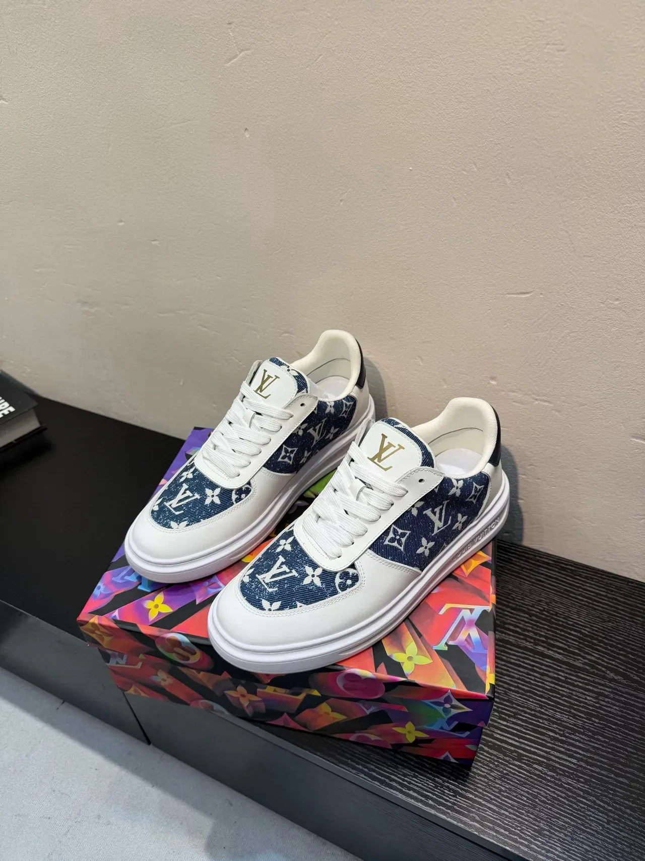 Louis Vuitton Tênis Lifestyle Branco Marinho Low-Top de Couro e Denim Panelados 3