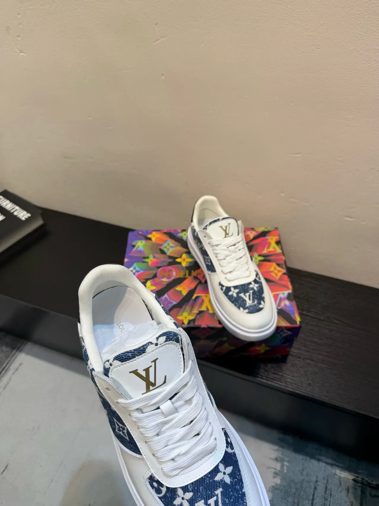 Louis Vuitton Tênis Lifestyle Branco Marinho Low-Top de Couro e Denim Panelados 7