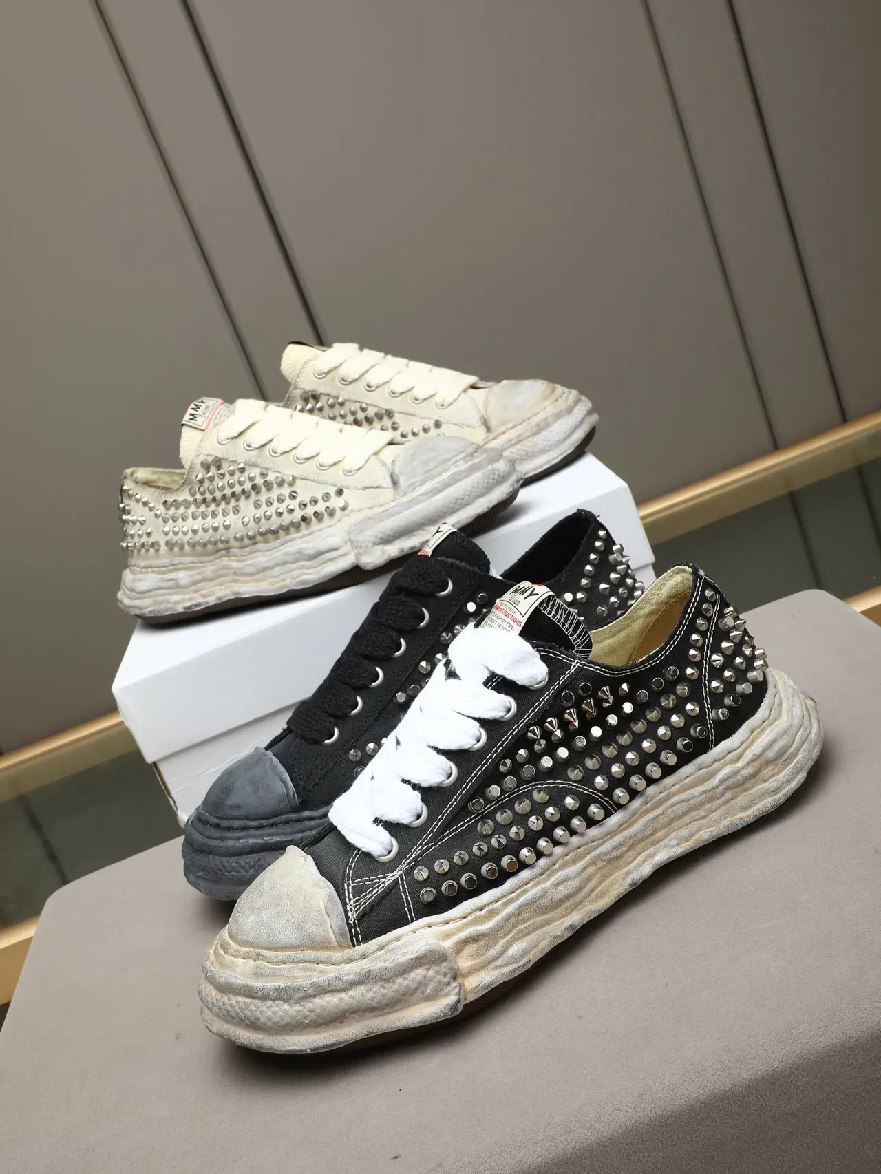 Maison Margiela Zapatillas Lifestyle Beige Tachonado Plata Lona Suela Caucho En Capas 2