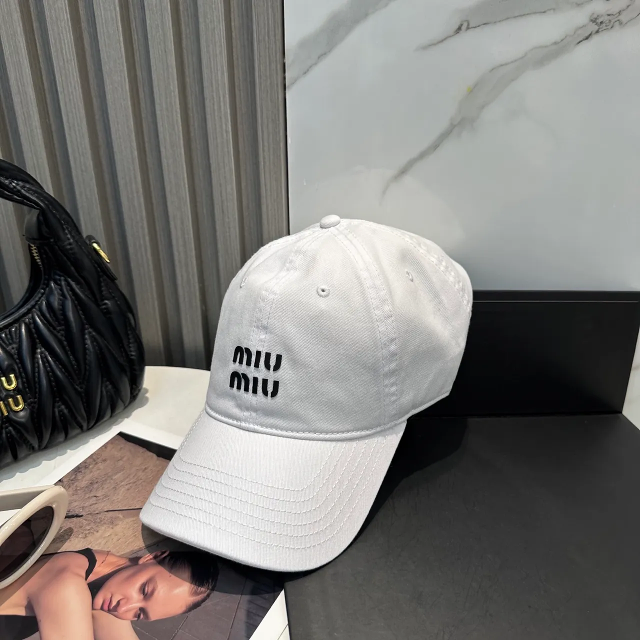 Miu Miu 刺绣标志 白色棒球帽 3