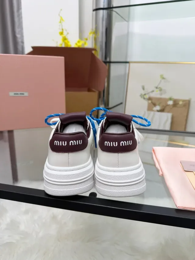 Miu Miu Wander 白色蓝色皮革上层厚底平台鞋底生活方式运动鞋 3