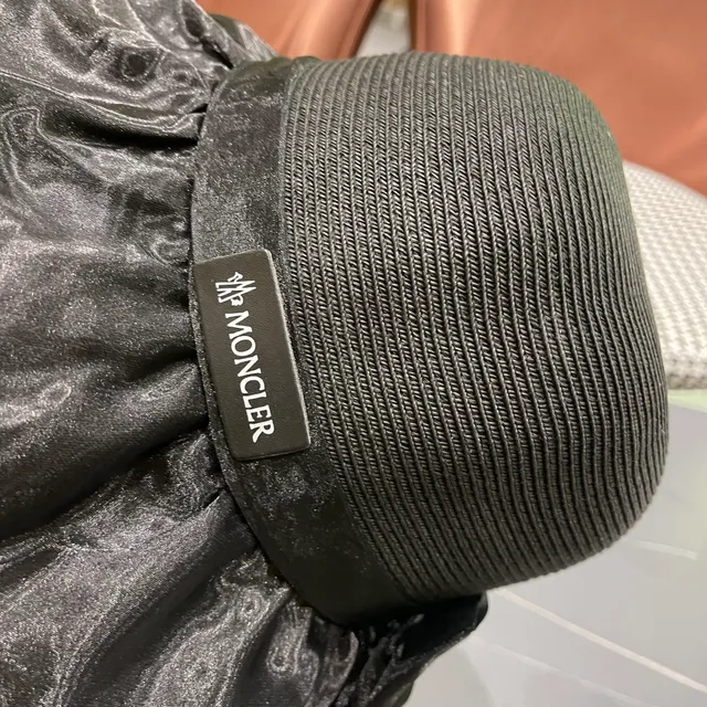 Moncler Fedora preto coroa de palha trançada borda ruffle de cetim 3