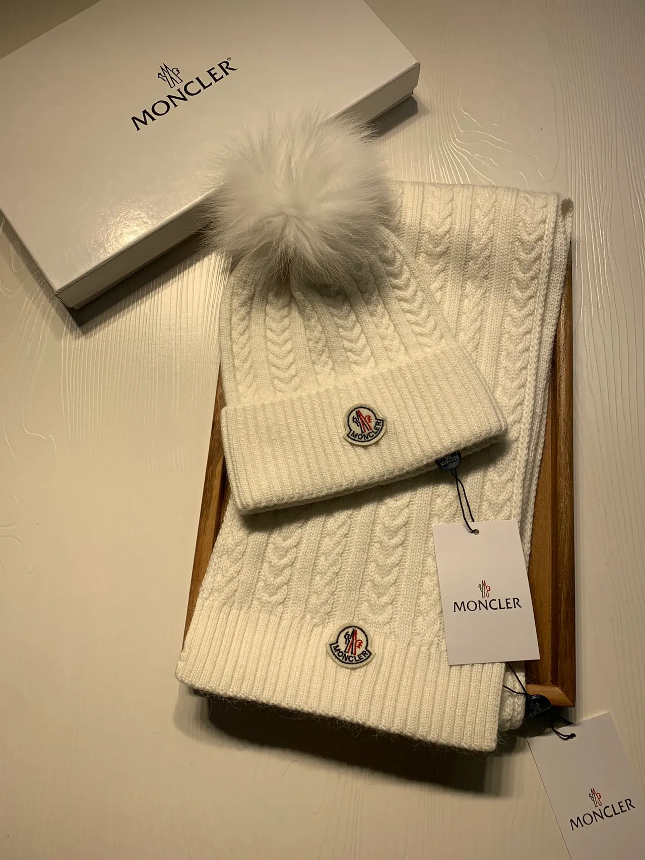 Moncler Cable-Knit Logo Patch Cashmere Scarf 3