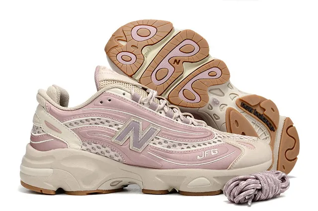 New Balance 1000 Rosa Polvo y Crema Zapatillas con suela gruesa 4