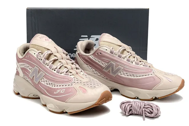 New Balance 1000 Rosa Polvo y Crema Zapatillas con suela gruesa 5