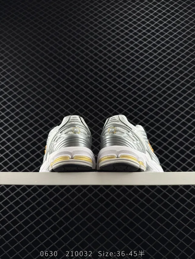 New Balance 1906R 白色银色金色生活方式运动鞋 4