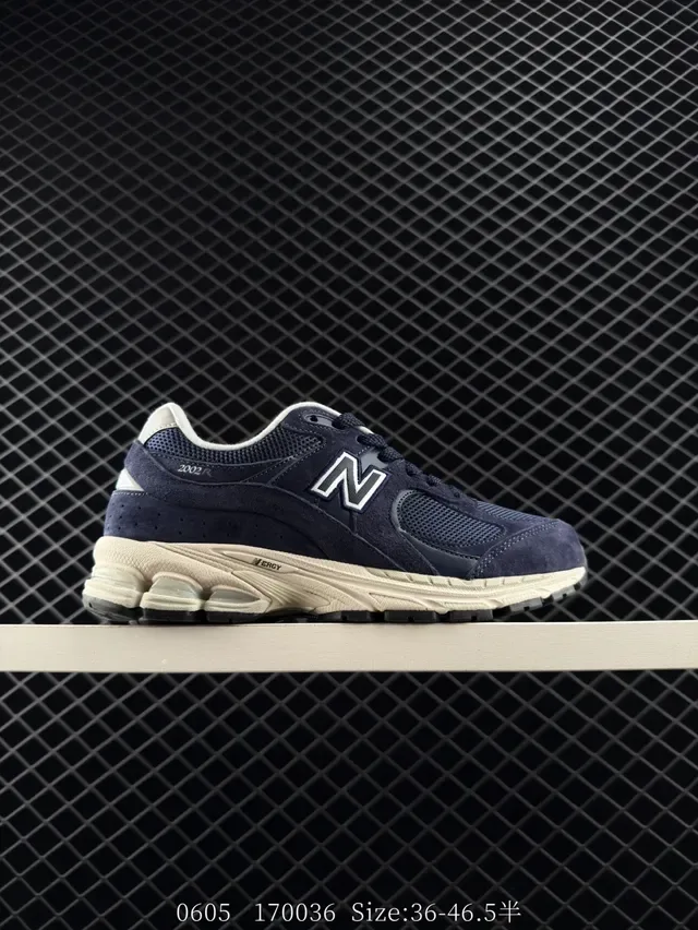 New Balance 2002R Sneakers Lifestyle daim navy et mesh 7