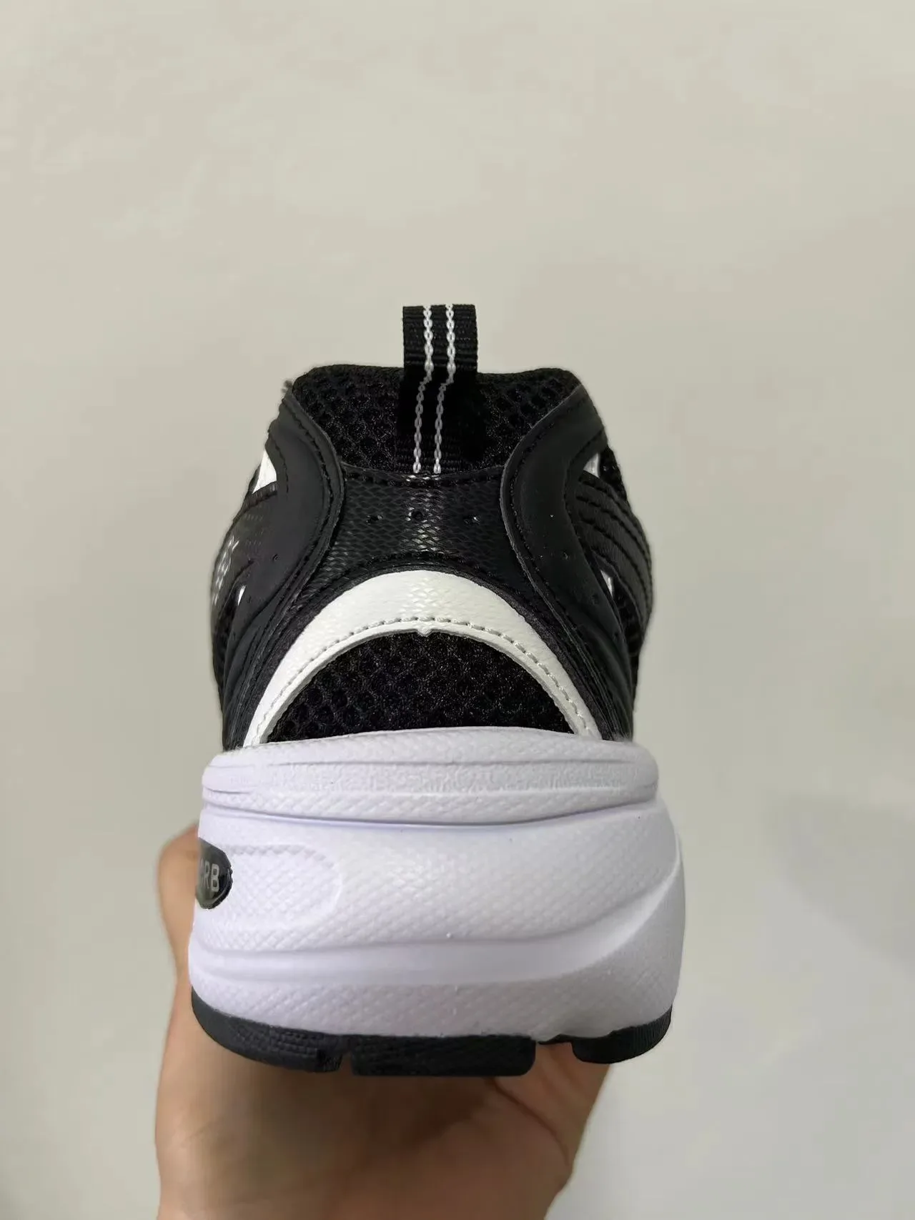 New Balance 530 Negro y Blanco zapatillas lifestyle 2