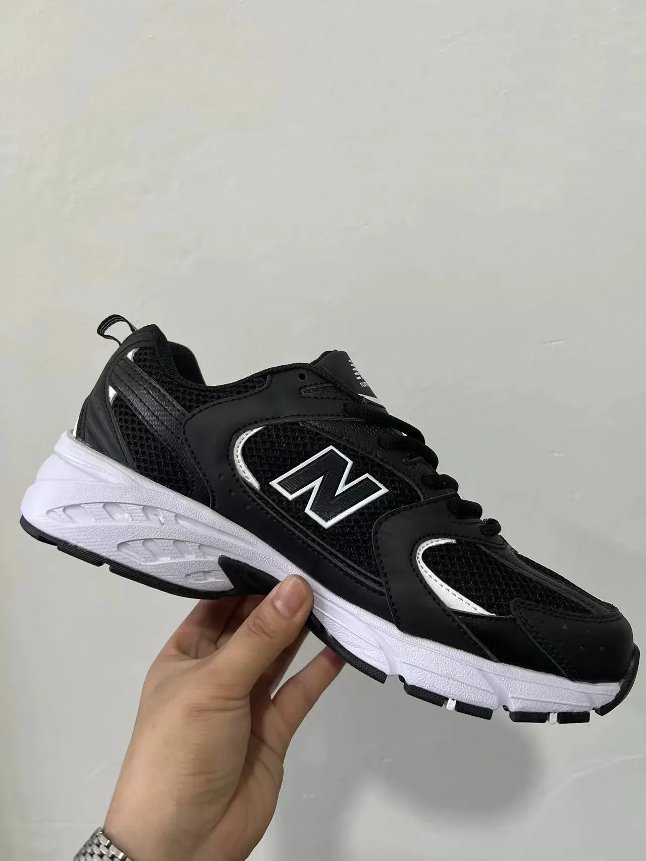 New Balance 530 Negro y Blanco zapatillas lifestyle 3