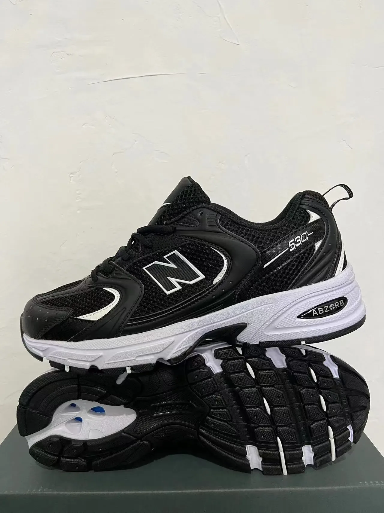 New Balance 530 Negro y Blanco zapatillas lifestyle 4