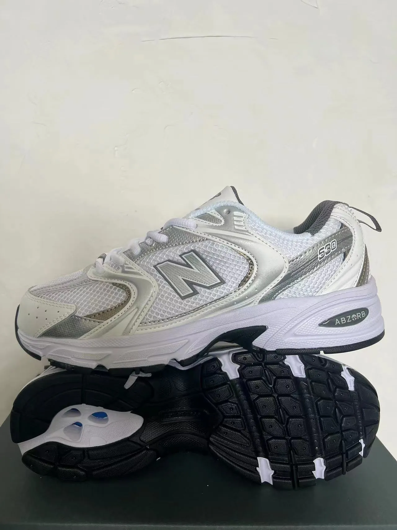 New Balance 530 Branco Prateado Tênis Estilo de vida 2