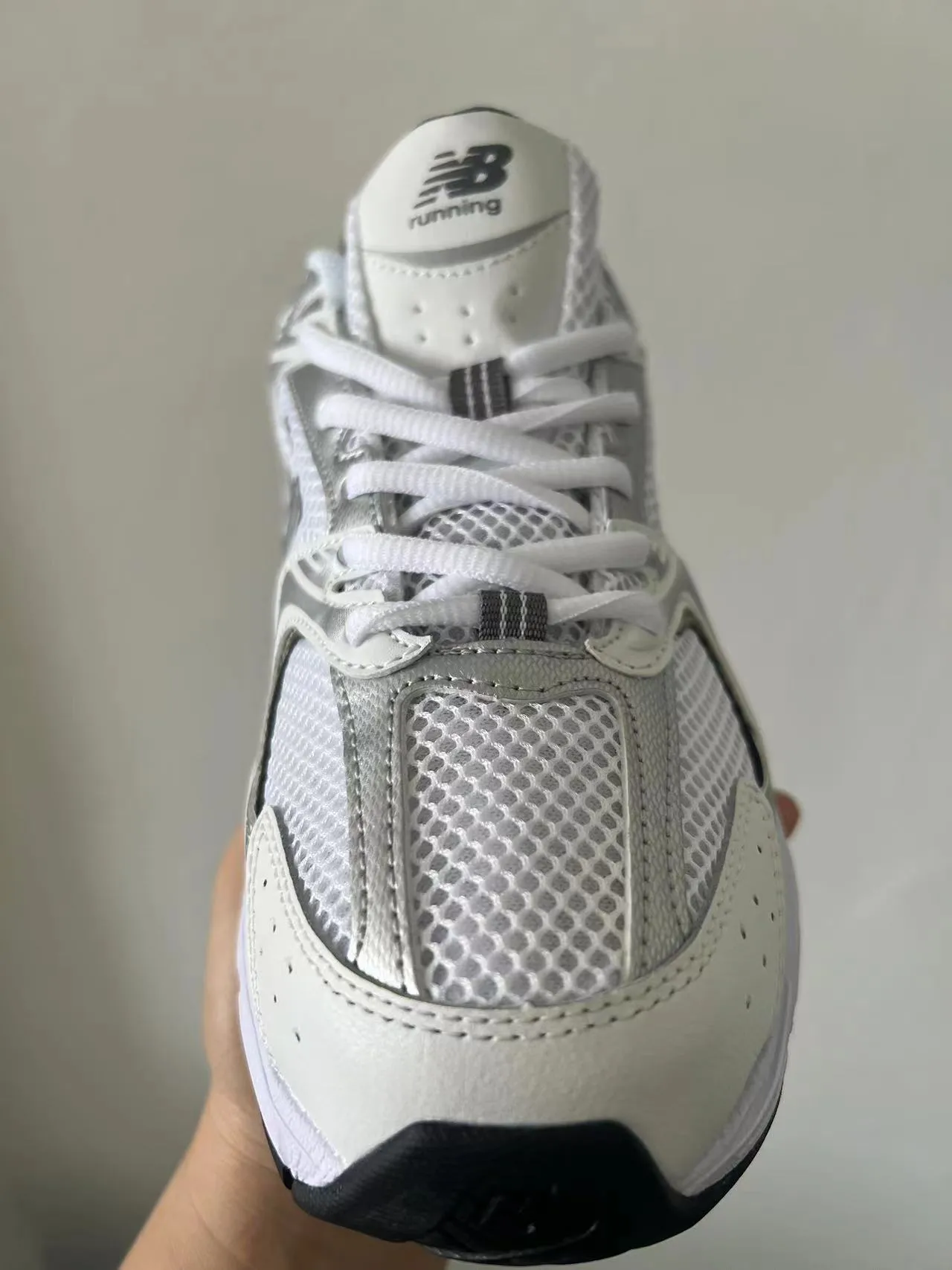 New Balance 530 Branco Prateado Tênis Estilo de vida 3