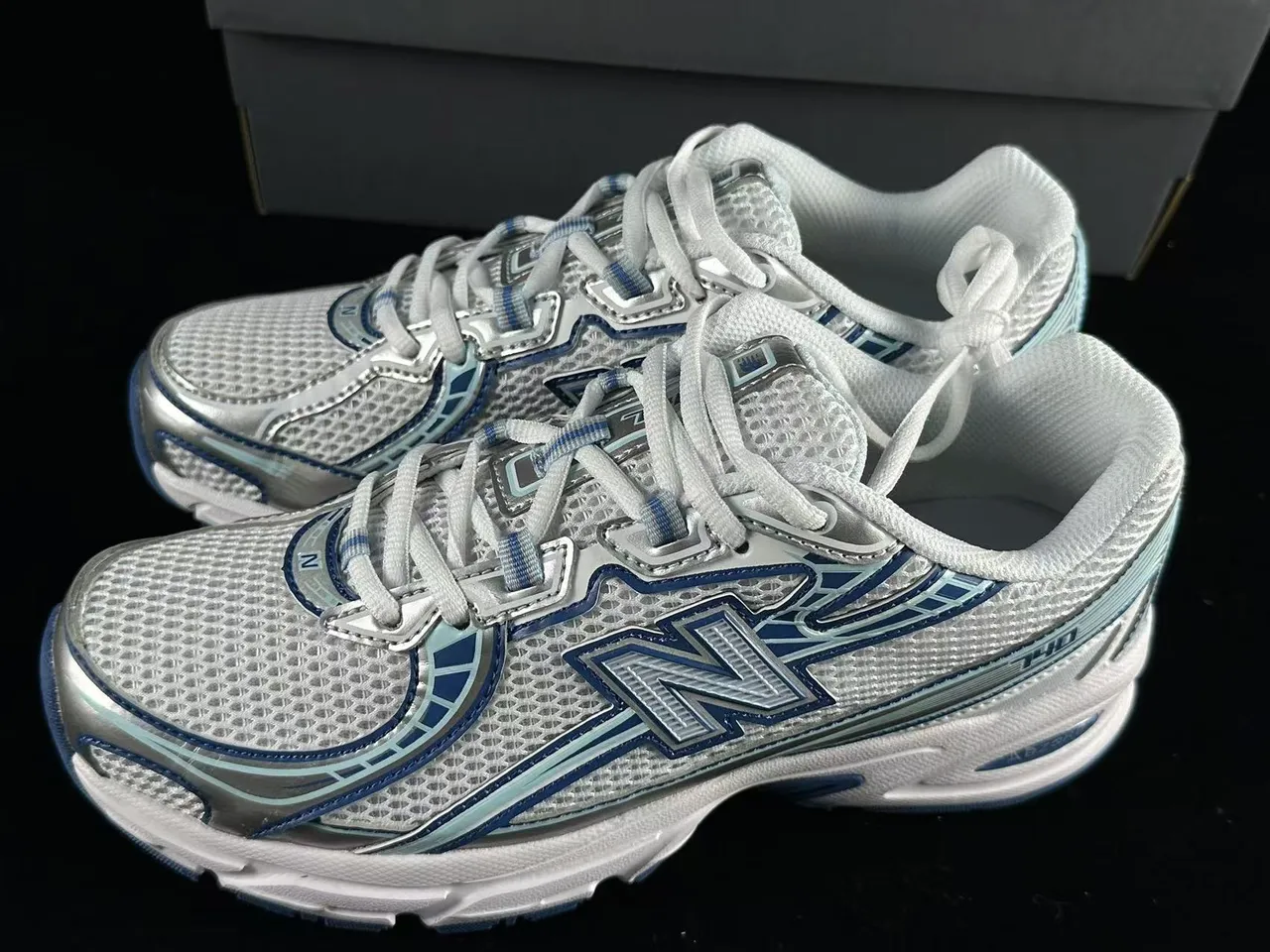 New Balance 860 White Blue Mesh Upper Structured TPU Cage Running Shoes 3
