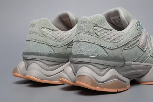 New Balance 9060 薄荷绿网面和麂皮生活方式运动鞋 2