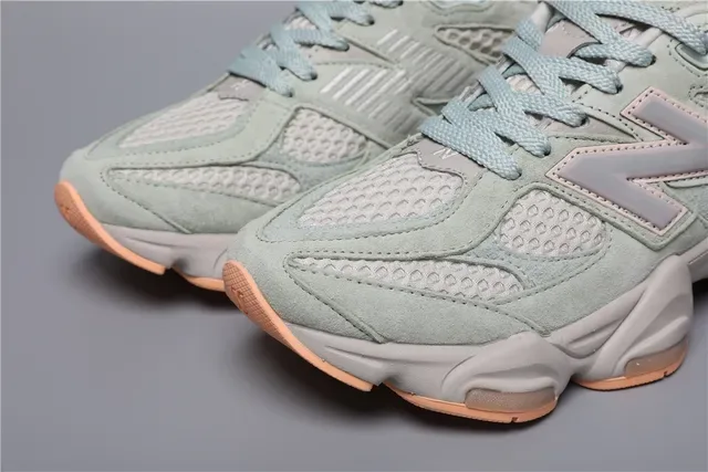 New Balance 9060 薄荷绿网面和麂皮生活方式运动鞋 4