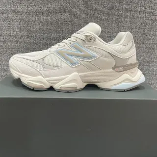 New Balance Tênis Chunky Bege Azul com Sola Escultida Camada de Malha e Suede