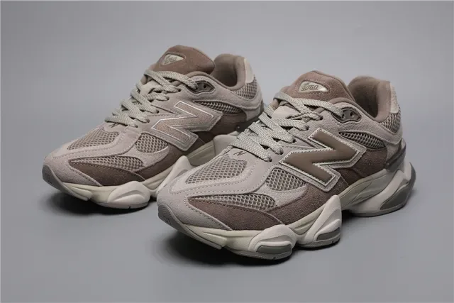 New Balance বাদামী বেইজ লেয়ার্ড মেশ এবং স্যুয়েড আপার চাঙ্কি স্কাল্প্টেড মিডসোল লাইফস্টাইল স্নিকার 5