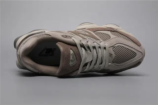 New Balance বাদামী বেইজ লেয়ার্ড মেশ এবং স্যুয়েড আপার চাঙ্কি স্কাল্প্টেড মিডসোল লাইফস্টাইল স্নিকার 7