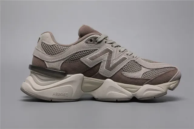 New Balance বাদামী বেইজ লেয়ার্ড মেশ এবং স্যুয়েড আপার চাঙ্কি স্কাল্প্টেড মিডসোল লাইফস্টাইল স্নিকার 8