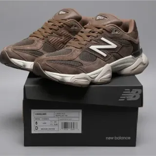 New Balance বাদামী সাদা স্যুয়েড এবং মেশ উপর চাঙ্কি স্কাল্পটেড মিডসোল লাইফস্টাইল স্নিকার্স