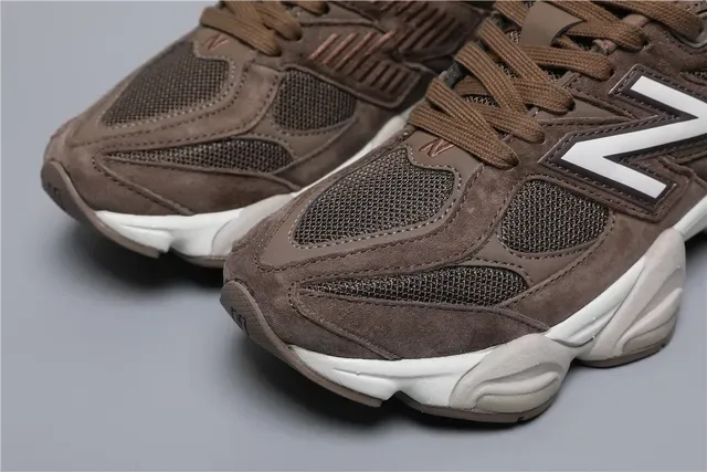 New Balance Brown White Suede And Mesh Upper Chunky Sculpted Midsole Lifestyle Sneakers 4