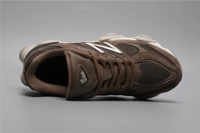 New Balance Brown White Suede And Mesh Upper Chunky Sculpted Midsole Lifestyle Sneakers 7
