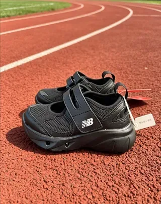 New Balance Argent Noir Fermeture Sangle Velcro Supérieure Maille Métallique Sneakers Lifestyle 4