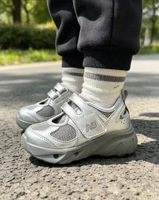 New Balance Argent Noir Fermeture Sangle Velcro Supérieure Maille Métallique Sneakers Lifestyle 6