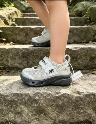 New Balance Argent Noir Fermeture Sangle Velcro Supérieure Maille Métallique Sneakers Lifestyle 18