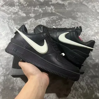 Nike Air Force 1 Preto e Off-White Tênis Lifestyle