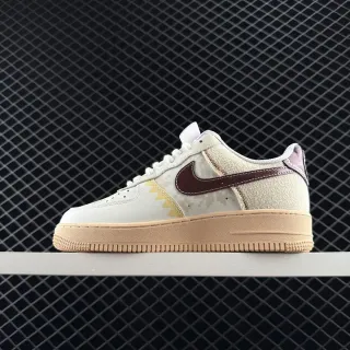 Nike Air Force 1 Low بيج مارون بيكسليتد أسلوب الحياة سنيكرز
