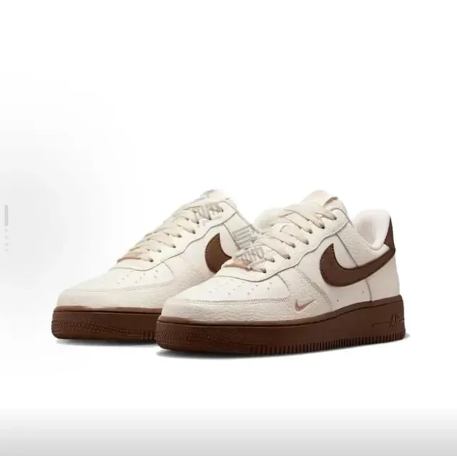 Nike Air Force 1 Off-White e Brown tênis lifestyle 4