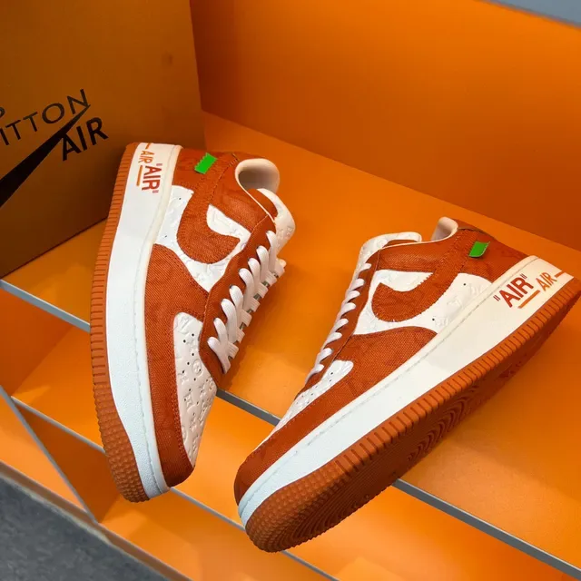 Nike Air Force 1 Sneakers Lifestyle Orange et Blanc Monogram Embossed 6