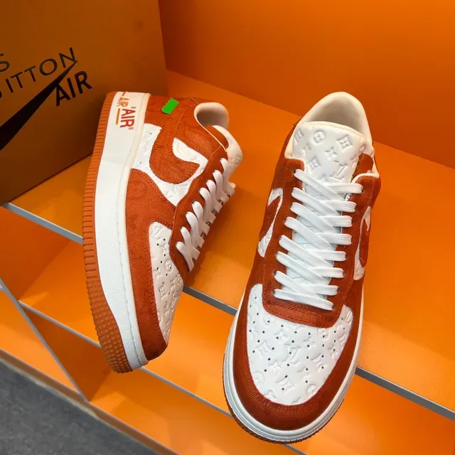 Nike Air Force 1 Sneakers Lifestyle Orange et Blanc Monogram Embossed 7
