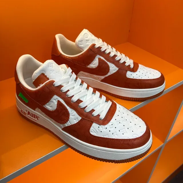 Nike Air Force 1 Sneakers Lifestyle Orange et Blanc Monogram Embossed 8
