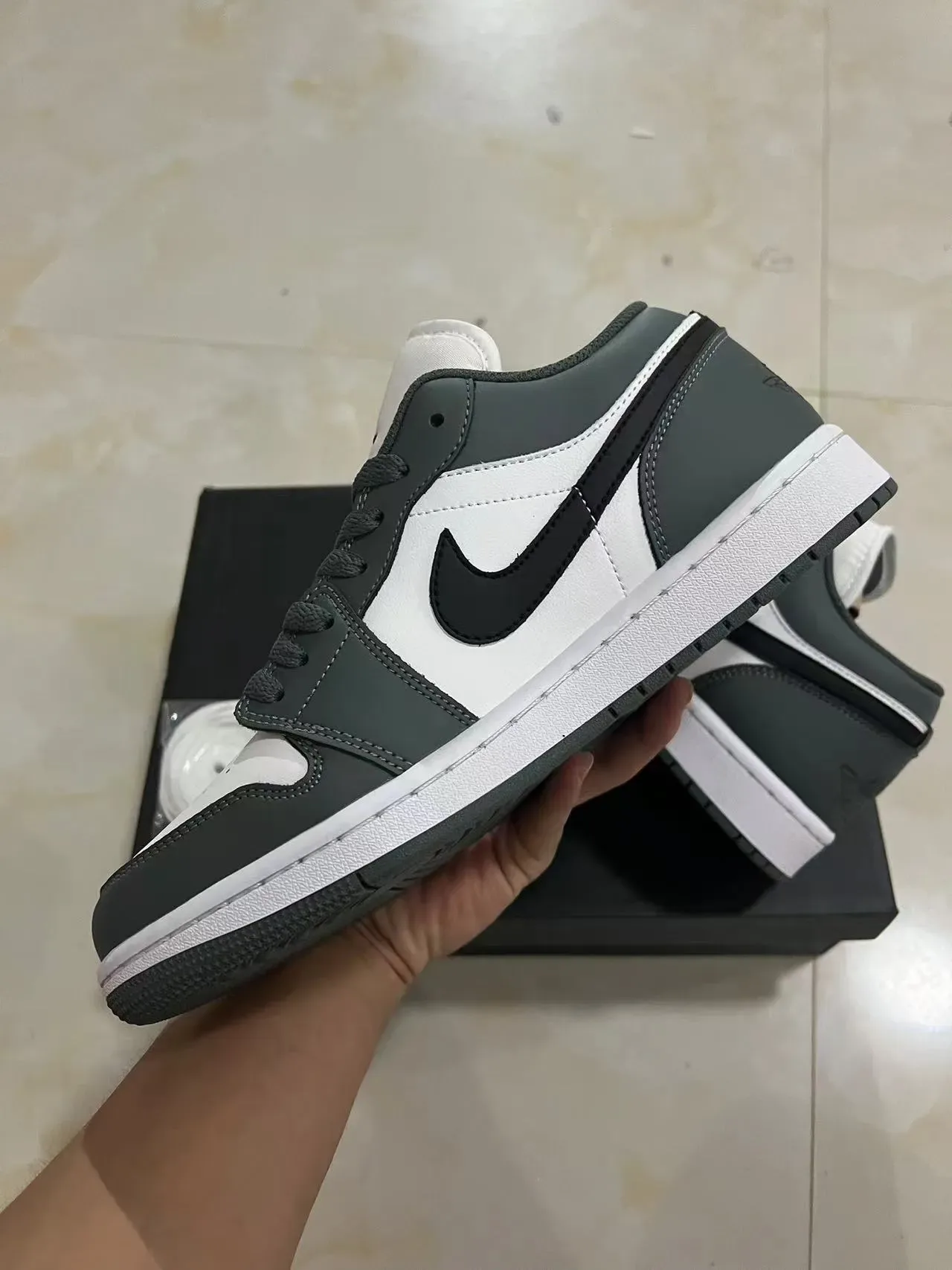 Nike Air Jordan 1 Low Cinza Escuro Branco Sneakers Lifestyle 5